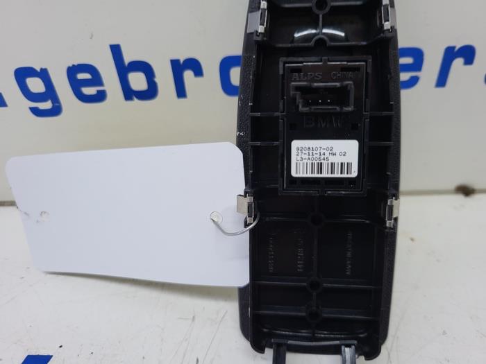 Electric window switch from a BMW 3 serie (F30) 320d 2.0 16V EfficientDynamicsEdition 2015