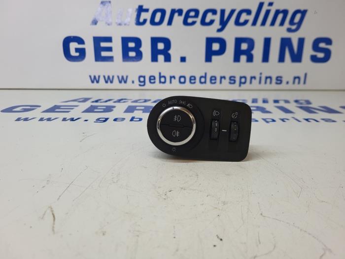 Light switch from a Opel Corsa D 1.4 16V Twinport 2013