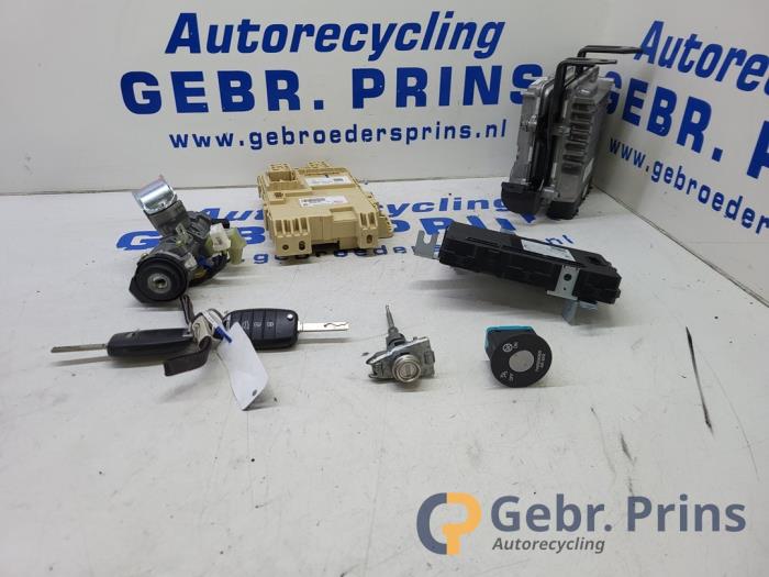 Used Ignition lock + computer Kia Niro I (DE) 1.6 GDI PHEV Price € 200,00 Margin scheme offered by Autorec. Gebr. Prins b.v.
