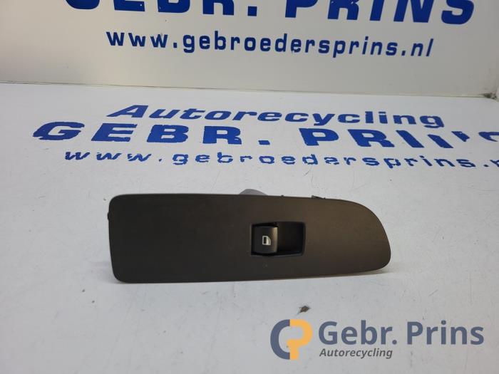 Usados Interruptor de ventanilla eléctrica BMW 1 serie (E81) 120i 16V Precio € 10,00 Norma de margen ofrecido por Autorec. Gebr. Prins b.v.
