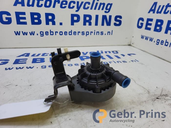 Begagnade Extra vattenpump Cupra Born 58 Pris € 75,00 Marginaltabell erbjuds av Autorec. Gebr. Prins b.v.