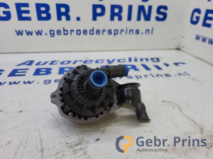 Begagnade Extra vattenpump Cupra Born 58 Pris € 75,00 Marginaltabell erbjuds av Autorec. Gebr. Prins b.v.