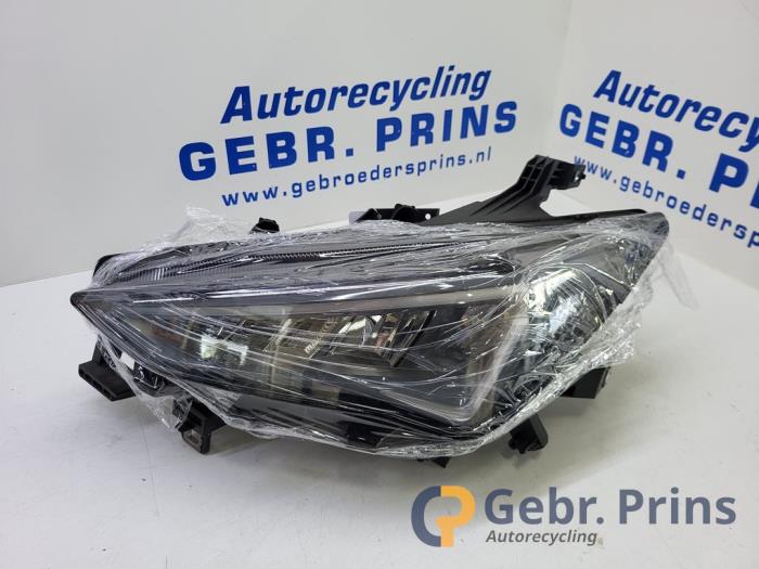 Używane Reflektor lewy Cupra Born 58 Cena € 550,00 Procedura marży oferowane przez Autorec. Gebr. Prins b.v.