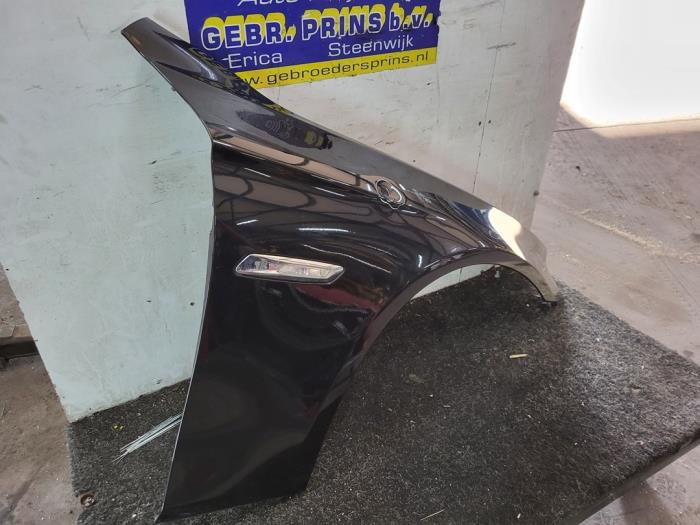 Front wing, right from a BMW 5 serie Touring (F11) 525d 24V 2010