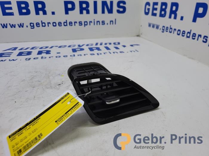 Begagnade Luftmunstycke, instrumentbräda Opel Karl 1.0 12V Pris € 15,00 Marginaltabell erbjuds av Autorec. Gebr. Prins b.v.