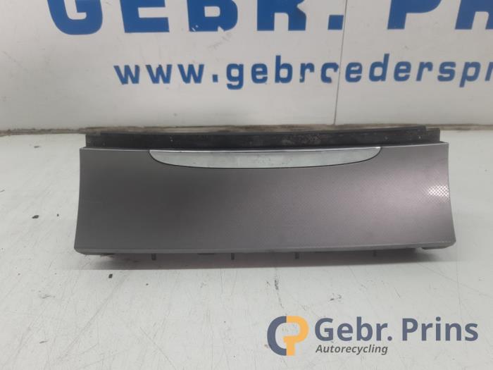 Begagnade Askkopp, fram Volkswagen Passat (3C2) 1.9 TDI Pris € 10,00 Marginaltabell erbjuds av Autorec. Gebr. Prins b.v.