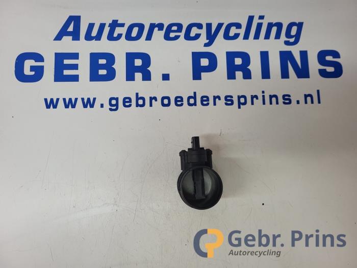 Gebrauchte Luftmassenmesser Opel Corsa D 1.2 16V Preis € 25,00 Margenregelung angeboten von Autorec. Gebr. Prins b.v.
