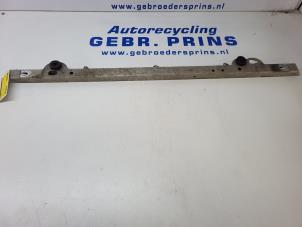 Usagé Barre radiateur Opel Corsa D 1.2 16V Prix € 15,00 Règlement à la marge proposé par Autorec. Gebr. Prins b.v.