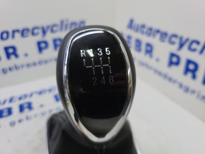 Gear stick from a Opel Astra K 1.2 Turbo 12V 2020