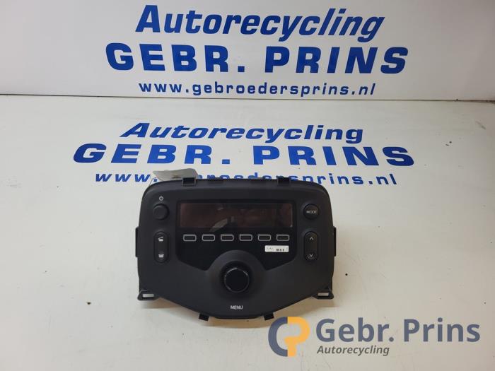 Begagnade Radio Peugeot 108 1.0 12V Pris € 75,00 Marginaltabell erbjuds av Autorec. Gebr. Prins b.v.