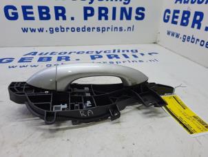 Usagé Poignée portière 4portes arrière droite Opel Astra K 1.2 Turbo 12V Prix € 27,50 Règlement à la marge proposé par Autorec. Gebr. Prins b.v.