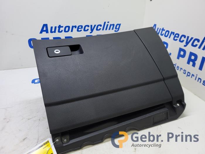 Gebrauchte Handschuhfach Volkswagen Sharan (7N) 1.4 TSI 16V Preis € 40,00 Margenregelung angeboten von Autorec. Gebr. Prins b.v.