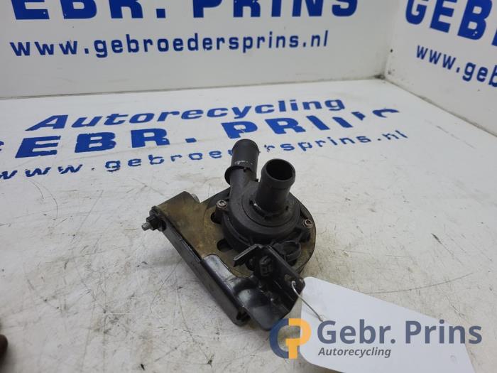 Begagnade Extra vattenpump Opel Astra K 1.2 Turbo 12V Pris € 50,00 Marginaltabell erbjuds av Autorec. Gebr. Prins b.v.