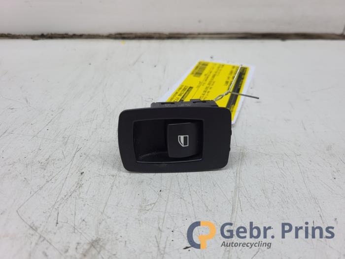 Usados Interruptor de ventanilla eléctrica BMW 1 serie (E87/87N) 118d 16V Precio € 10,00 Norma de margen ofrecido por Autorec. Gebr. Prins b.v.