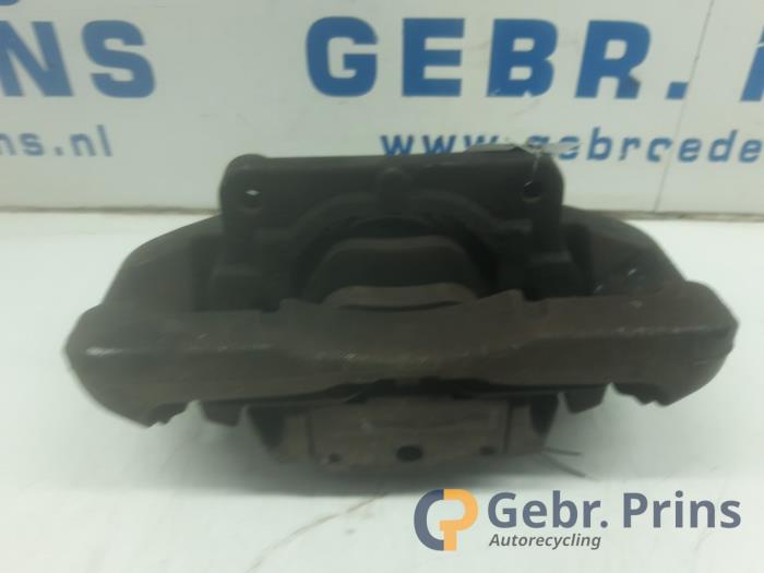 Gebrauchte Bremszange links vorne BMW 5 serie Touring (F11) 525d 24V Preis € 40,00 Margenregelung angeboten von Autorec. Gebr. Prins b.v.