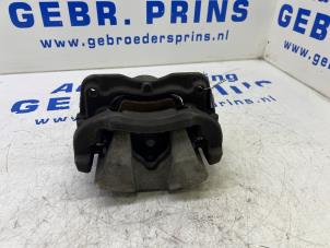Used Front brake calliper, right BMW 5 serie (G30) 523d 2.0 TwinPower Turbo 16V Price € 50,00 Margin scheme offered by Autorec. Gebr. Prins b.v.