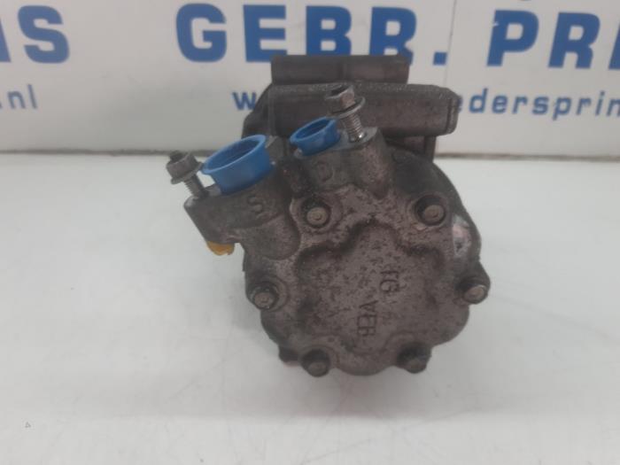 Air conditioning pump from a Peugeot 206 CC (2D) 1.6 16V 2004