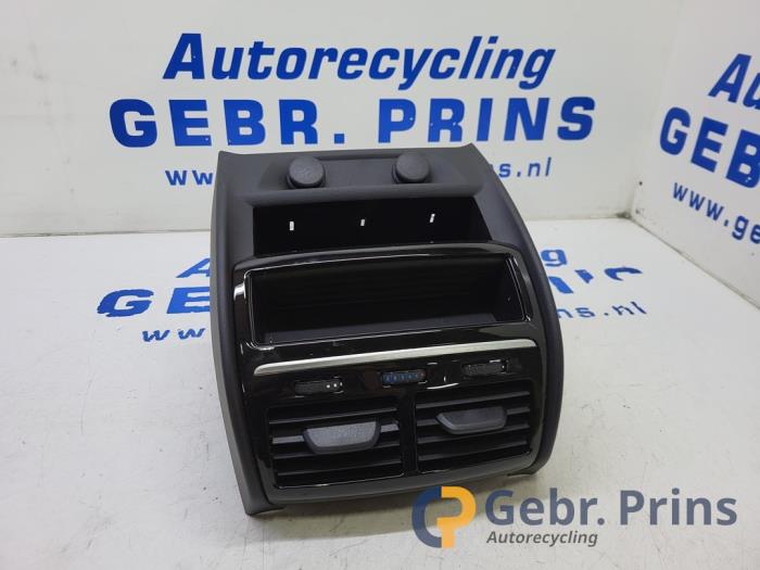 Begagnade Mittkonsol BMW 5 serie (G30) 523d 2.0 TwinPower Turbo 16V Pris € 75,00 Marginaltabell erbjuds av Autorec. Gebr. Prins b.v.