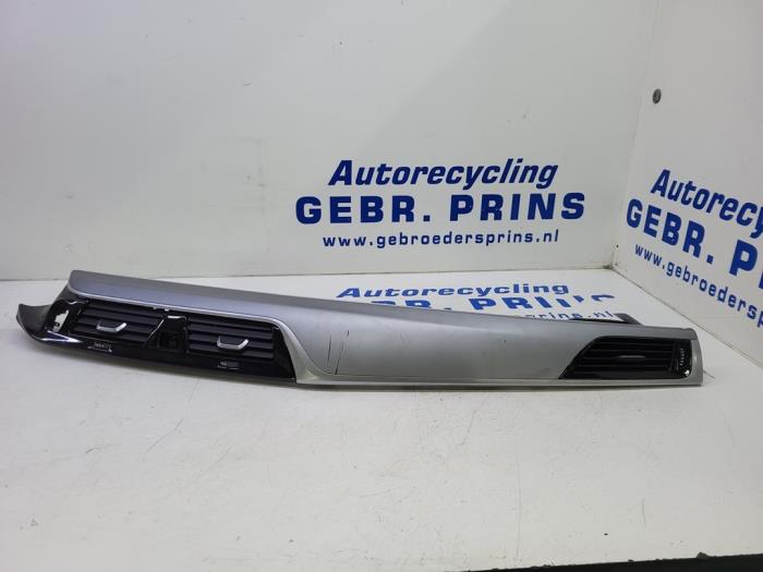 Embellecedore para tablero de instrumentos de un BMW 5 serie (G30) 523d 2.0 TwinPower Turbo 16V 2017
