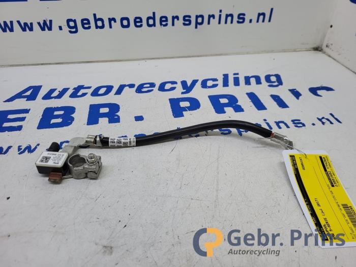 Używane Biegun akumulator BMW 5 serie (G30) 523d 2.0 TwinPower Turbo 16V Cena € 25,00 Procedura marży oferowane przez Autorec. Gebr. Prins b.v.