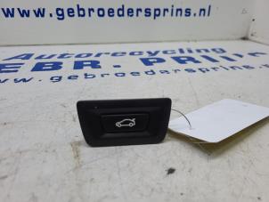 Gebrauchte Schalter Heckklappe BMW 5 serie Touring (F11) 525d 24V Preis € 15,00 Margenregelung angeboten von Autorec. Gebr. Prins b.v.
