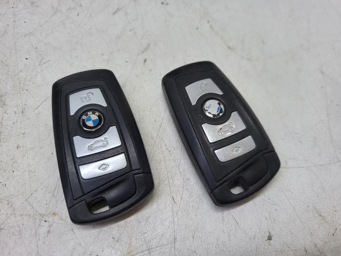 Zündschloss + Steuergerät van een BMW 5 serie Touring (F11) 525d 24V 2010