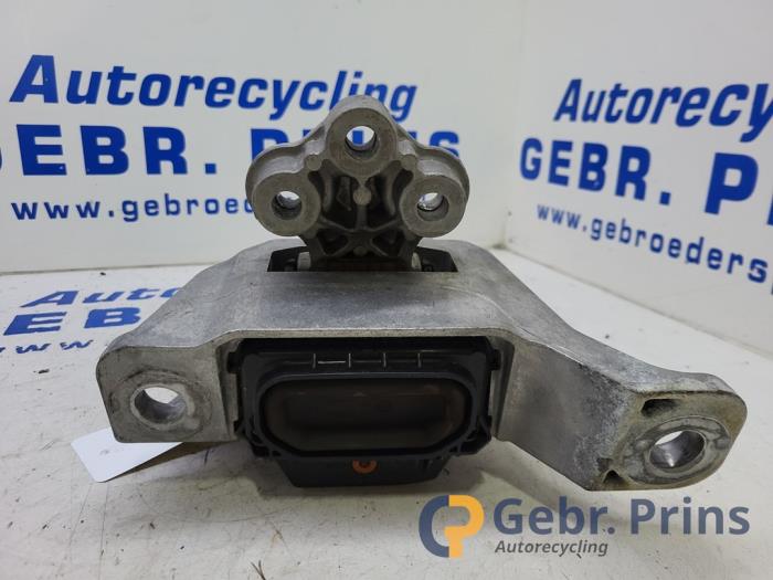 Engine mount from a Ford Focus 4 Wagon 1.0 Ti-VCT EcoBoost 12V 125 2019