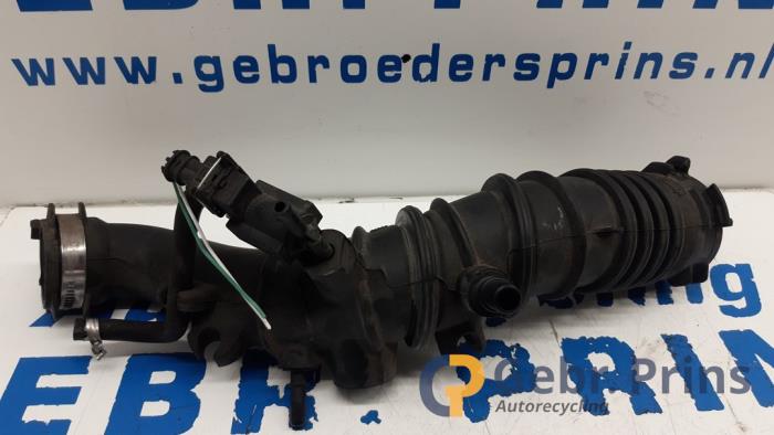 Używane Przewód Turbo Renault Clio III Estate/Grandtour (KR) 1.2 16V TCE 100 Cena € 20,00 Procedura marży oferowane przez Autorec. Gebr. Prins b.v.