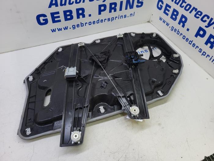 Window mechanism 4-door, front left from a Ford Focus 4 Wagon 1.0 Ti-VCT EcoBoost 12V 125 2019