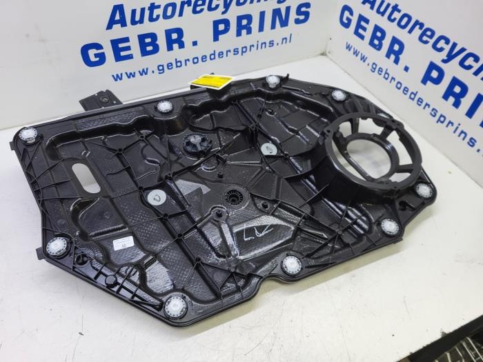 Window mechanism 4-door, front left from a Ford Focus 4 Wagon 1.0 Ti-VCT EcoBoost 12V 125 2019