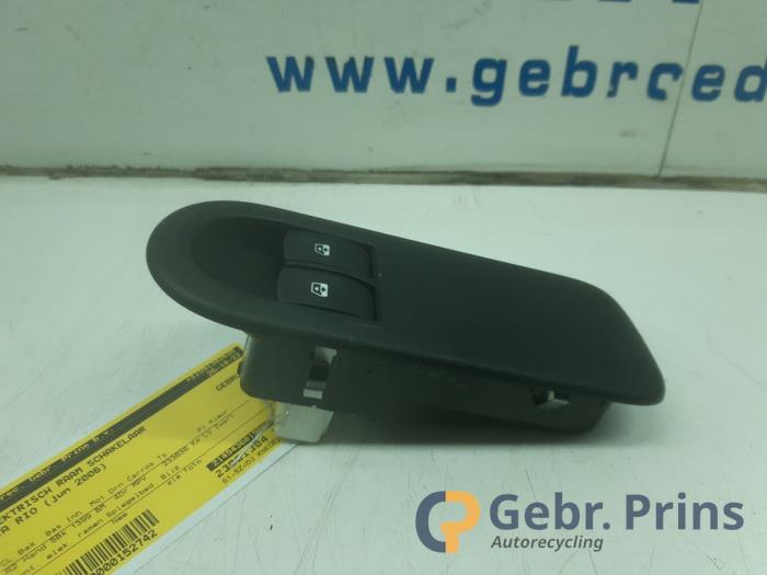 Usados Interruptor de ventanilla eléctrica Kia Rio II (DE) 1.4 16V Precio € 15,00 Norma de margen ofrecido por Autorec. Gebr. Prins b.v.