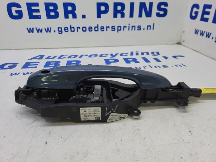 Door handle 4-door, front left from a Ford Focus 4 Wagon 1.0 Ti-VCT EcoBoost 12V 125 2019