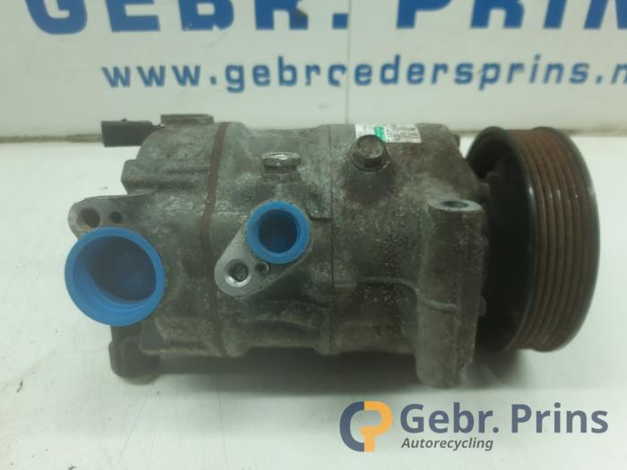 Usagé Compresseur de clim Volkswagen Golf VII (AUA) 1.6 TDI 16V Prix € 75,00 Règlement à la marge proposé par Autorec. Gebr. Prins b.v.