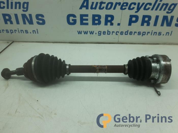 Gebrauchte Antriebswelle links vorne Volkswagen Golf VII (AUA) 1.6 TDI 16V Preis € 50,00 Margenregelung angeboten von Autorec. Gebr. Prins b.v.