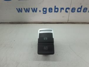 Used Parking brake switch Volkswagen Golf VII (AUA) 1.6 TDI 16V Price € 15,00 Margin scheme offered by Autorec. Gebr. Prins b.v.