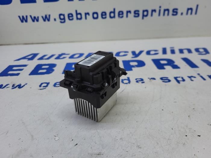 Heater resistor from a Renault Clio IV Estate/Grandtour (7R) 0.9 Energy TCE 90 12V 2020
