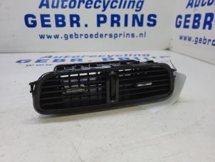 Grille de ventilation centrale aerateur tableau de bord RENAULT Clio 3  phase 1