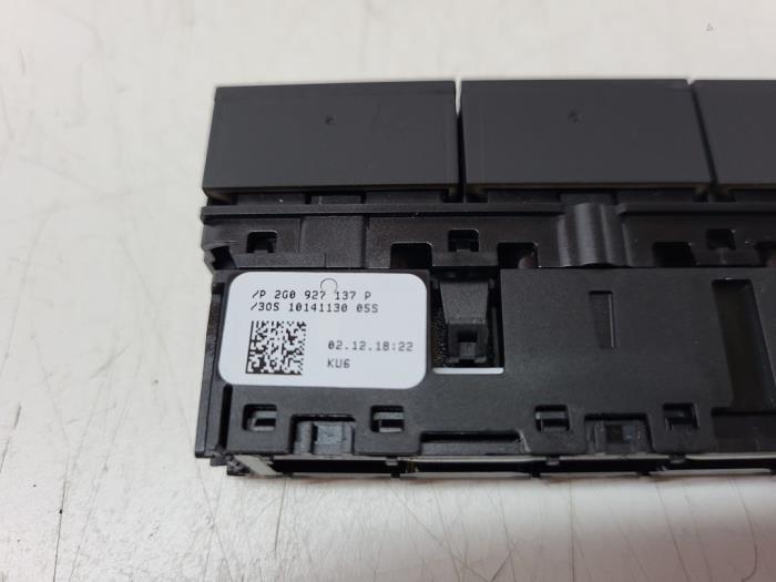 PDC switch from a Volkswagen Polo VI (AW1) 1.0 TSI 12V 2019