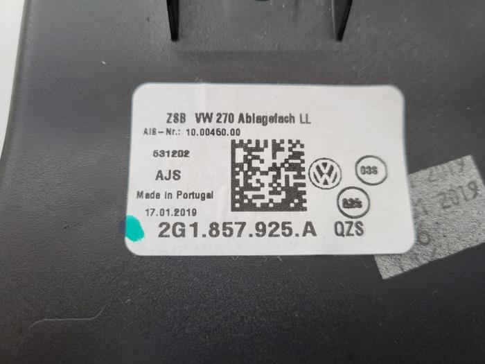 Compartimiento de almacenamiento de un Volkswagen Polo VI (AW1) 1.0 TSI 12V 2019