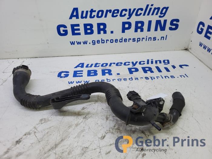 Używane Przewód Turbo Renault Clio IV Estate/Grandtour (7R) 0.9 Energy TCE 90 12V Cena € 40,00 Procedura marży oferowane przez Autorec. Gebr. Prins b.v.