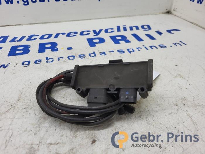 Używane Modul silnika tylnej klapy Audi A4 Avant (B9) 2.0 TDI 16V Cena € 50,00 Procedura marży oferowane przez Autorec. Gebr. Prins b.v.