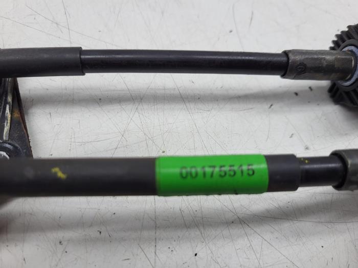 Gearbox control cable from a Toyota Aygo (B10) 1.0 12V VVT-i 2006