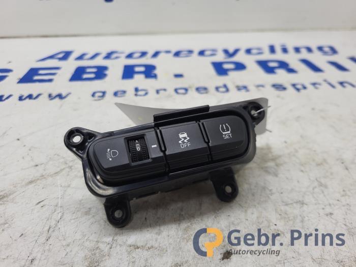 Używane Przelacznik ESP Kia Picanto (JA) 1.0 DPi 12V Cena € 20,00 Procedura marży oferowane przez Autorec. Gebr. Prins b.v.