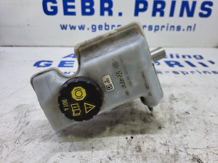 Master cylinder from a Seat Leon ST (5FF) 1.4 TSI ACT 16V 2017