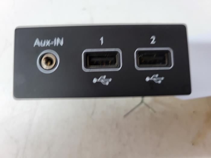 Connexion USB d'un Renault Clio V (RJAB) 1.0 TCe 90 12V 2022