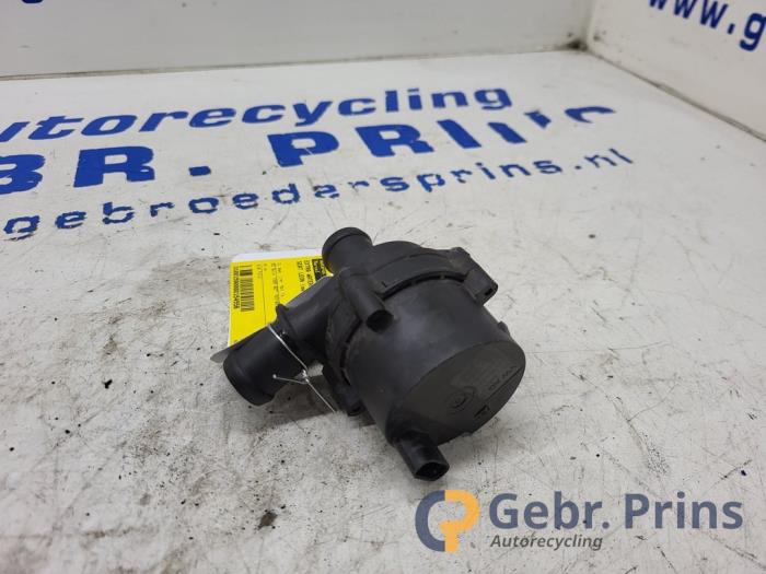 Begagnade Extra vattenpump Seat Leon ST (5FF) 1.4 TSI ACT 16V Pris € 35,00 Marginaltabell erbjuds av Autorec. Gebr. Prins b.v.