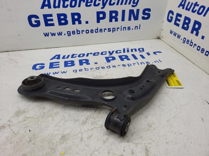Front lower wishbone, right from a Seat Leon ST (5FF) 1.4 TSI ACT 16V 2017