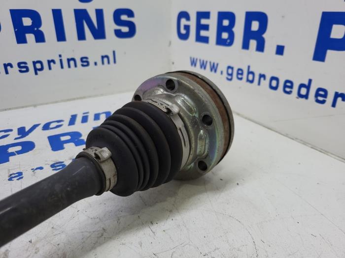 Front drive shaft, right from a Seat Leon ST (5FF) 1.4 TSI ACT 16V 2017