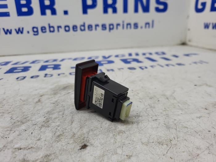 Panic lighting switch from a Seat Leon ST (5FF) 1.4 TSI ACT 16V 2017