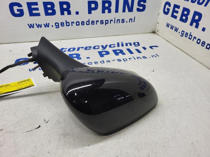 Wing mirror, right from a Renault Clio IV Estate/Grandtour (7R) 0.9 Energy TCE 90 12V 2018